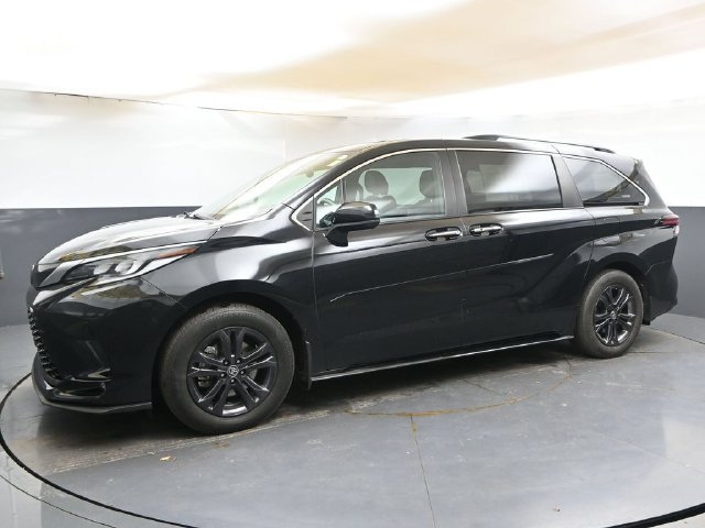 Used 2024 Toyota Sienna XSE w/ XSE Plus Package AWD/4WD image 2