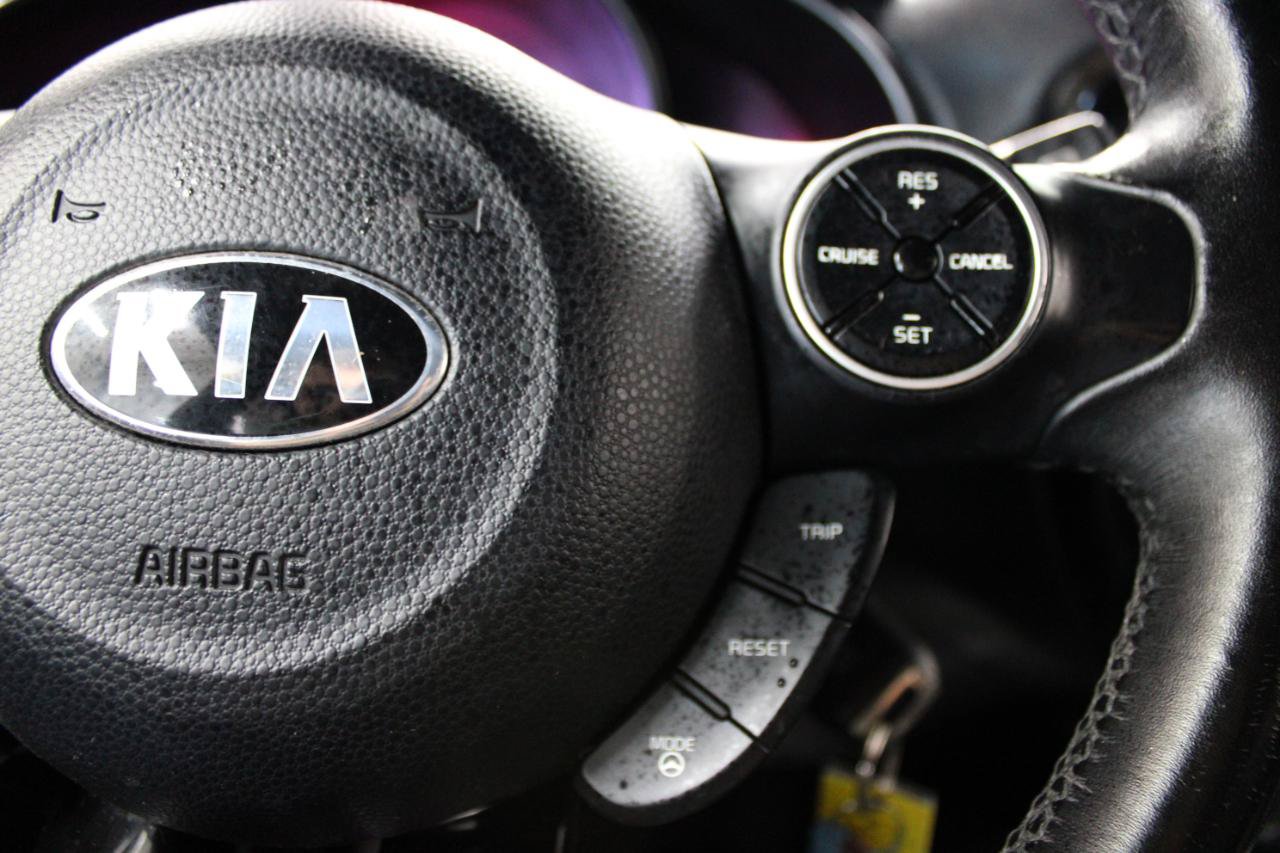 Used 2014 Kia Soul ! w/ Sun & Sound Package FWD image 18