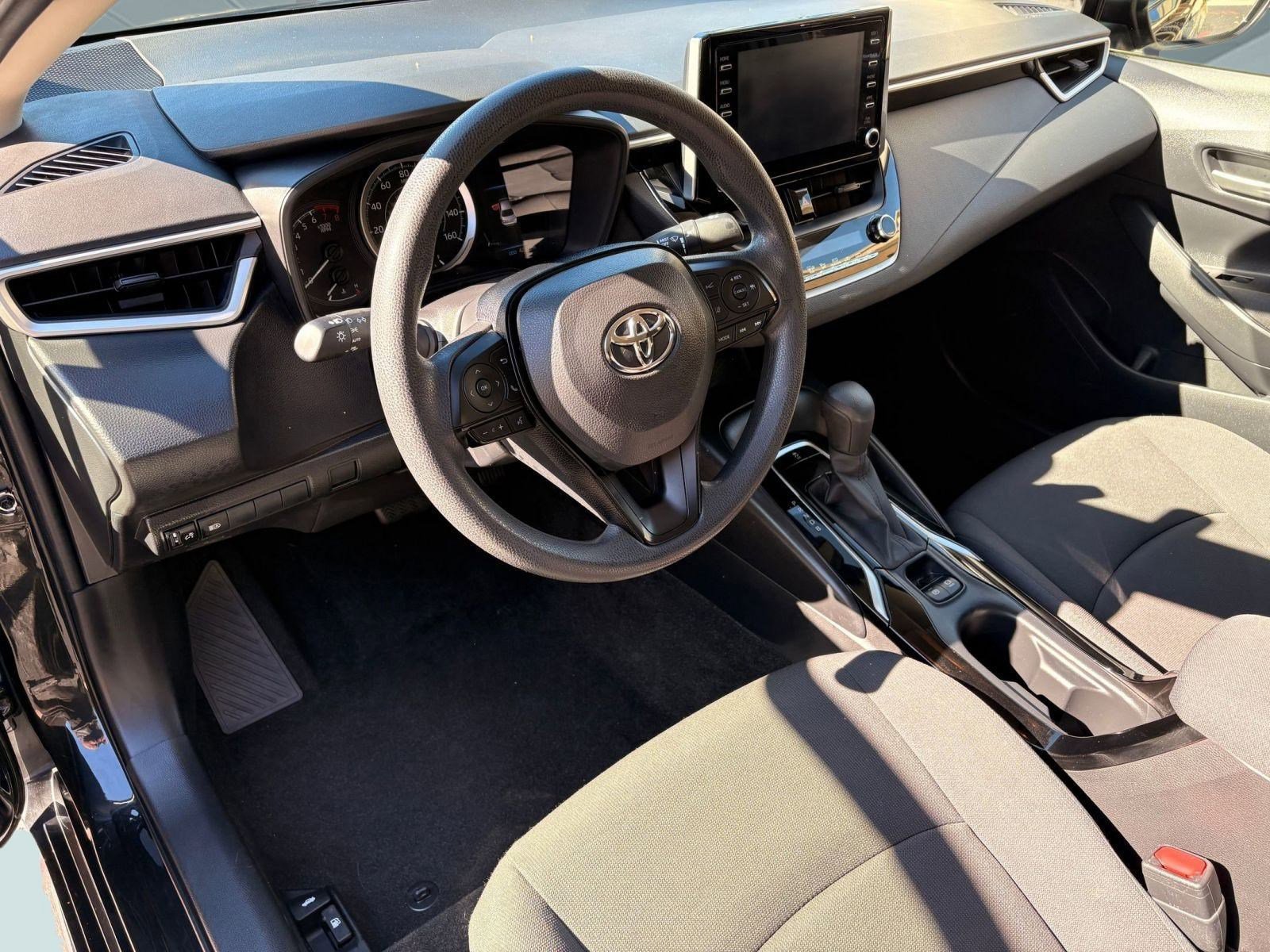 Used 2020 Toyota Corolla LE image 4