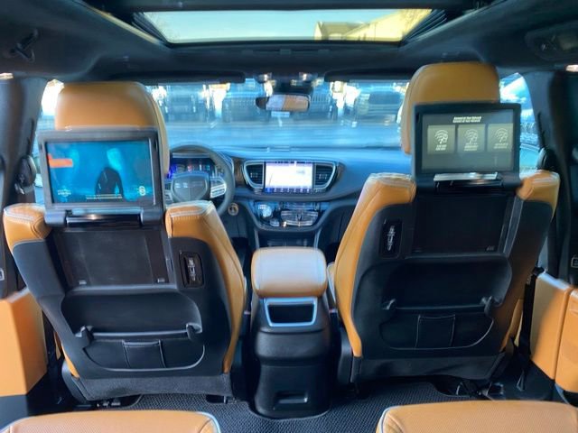 Used 2023 Chrysler Pacifica Pinnacle image 34