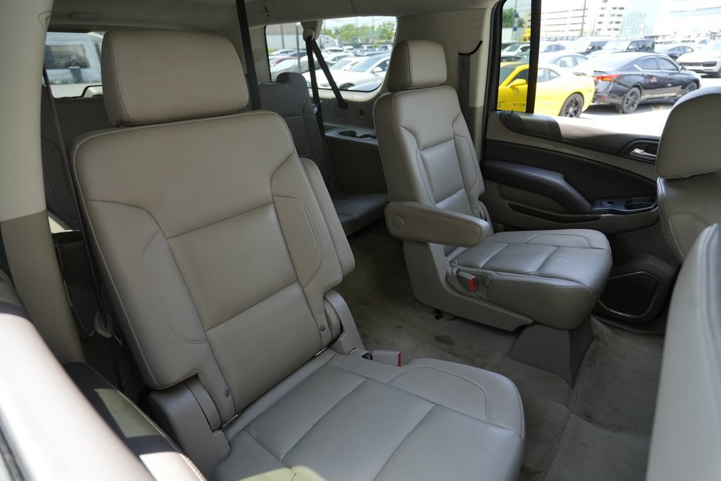 Used 2018 Chevrolet Suburban LT w/ LT Signature Package RWD image 32