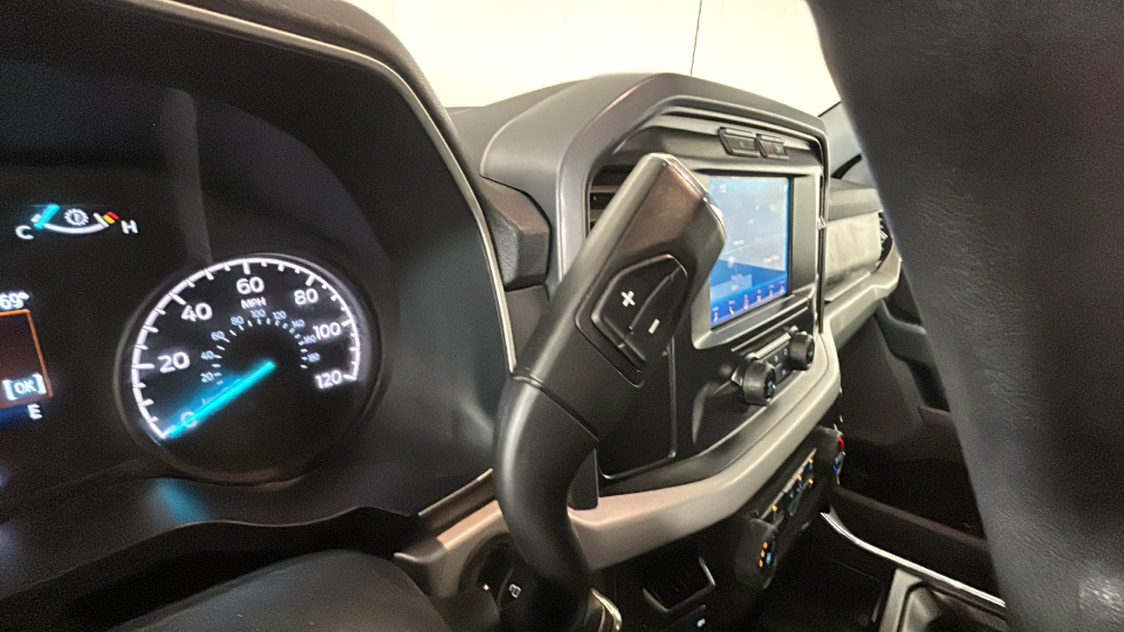 Used 2023 Ford F150 XLT AWD/4WD image 23