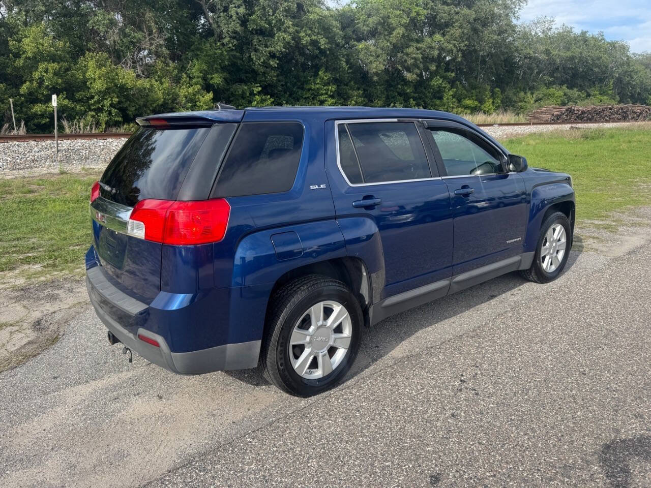 Used 2010 GMC Terrain SLE FWD image 4