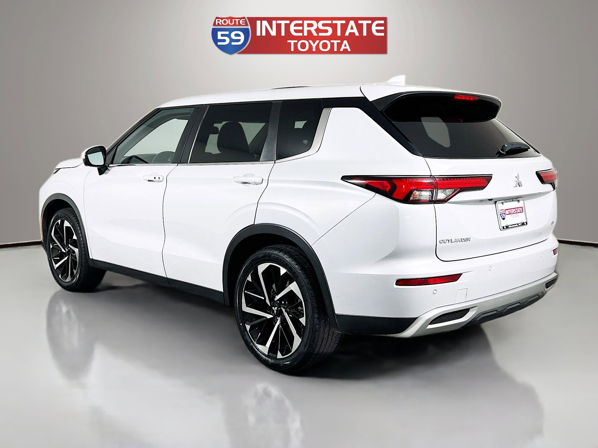 Used 2022 Mitsubishi Outlander SE image 5