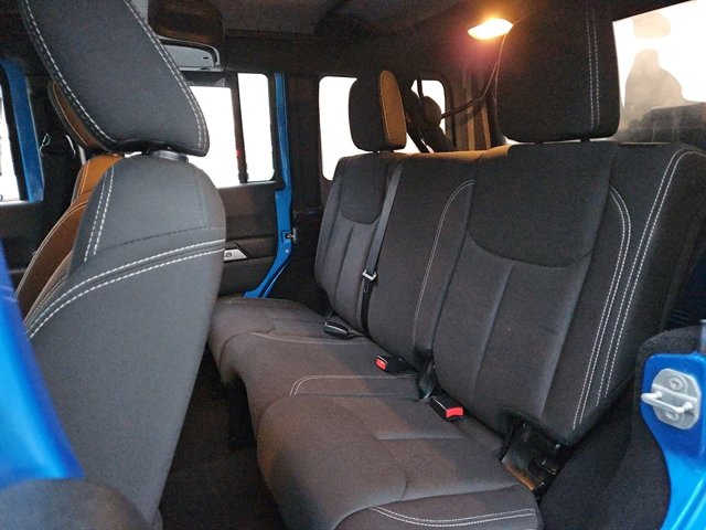 Used 2015 Jeep Wrangler Unlimited Sahara w/ Connectivity Group image 37