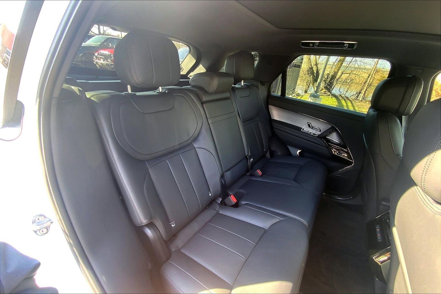 Used 2024 Land Rover Range Rover Sport SE image 19