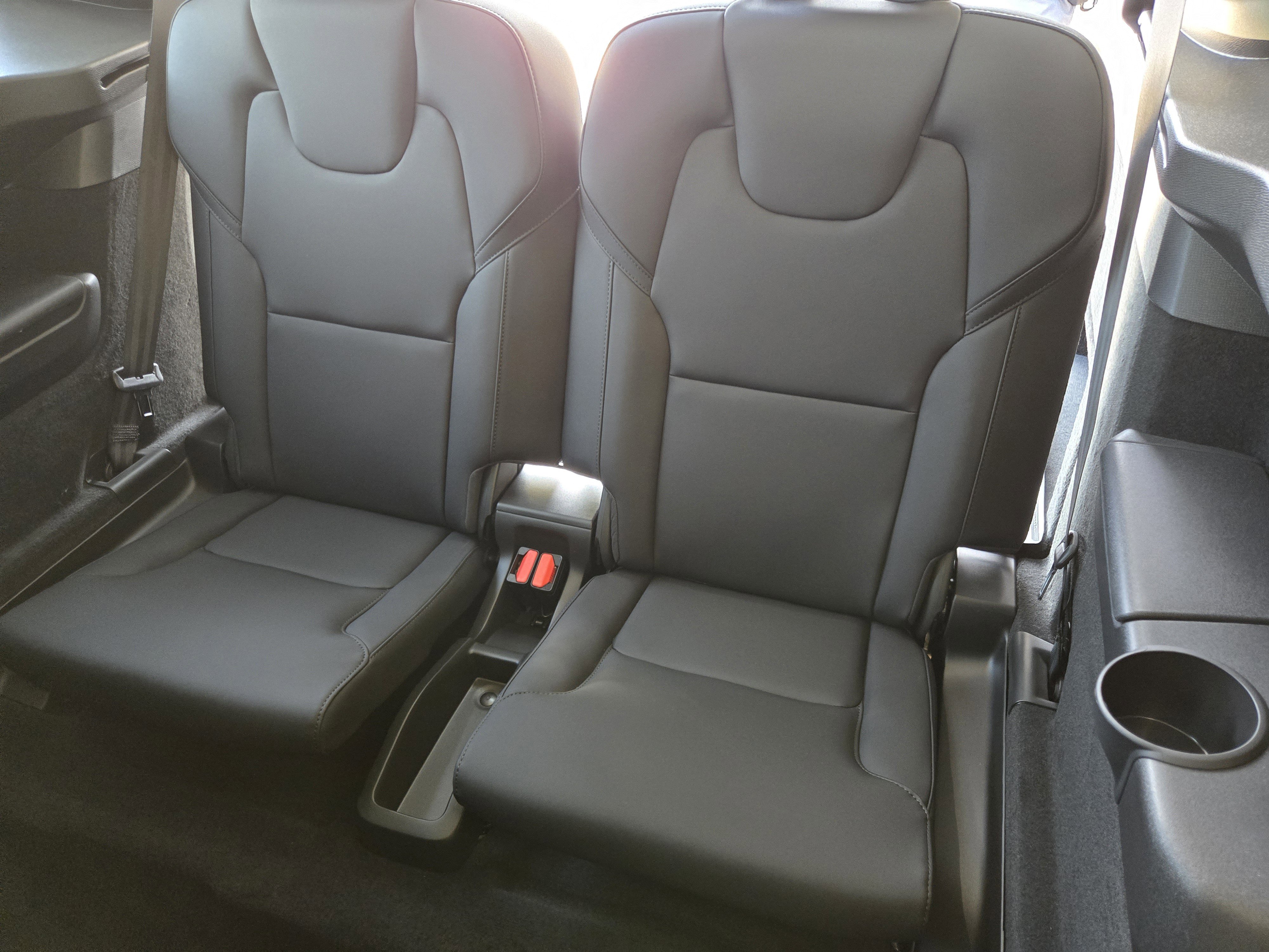 Certified 2025 Volvo XC90 B6 Core w/ Protection Package image 34