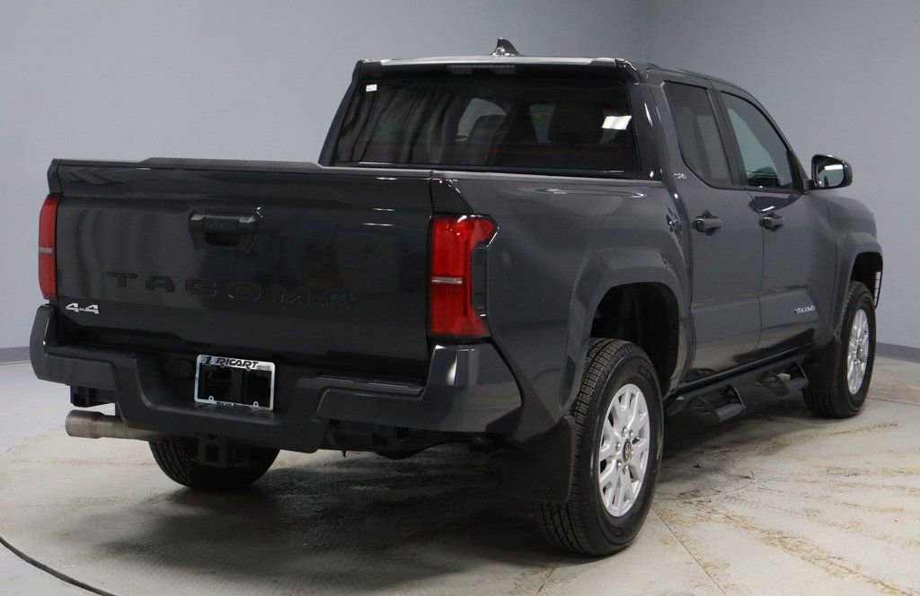 Used 2025 Toyota Tacoma SR5 image 11