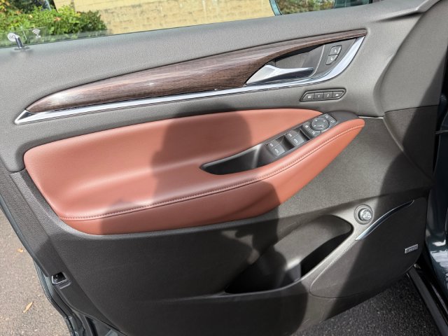 Used 2018 Buick Enclave Avenir w/ Avenir Technology Package AWD/4WD image 11