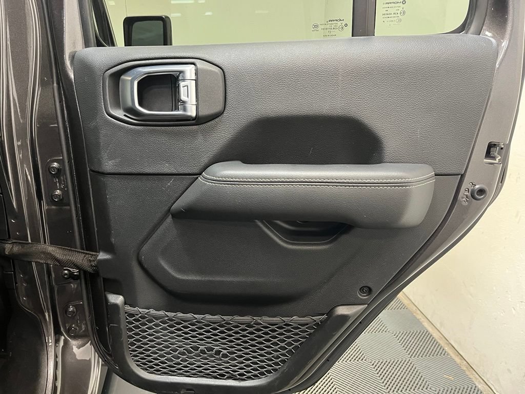 Used 2023 Jeep Wrangler Unlimited Sahara AWD/4WD image 17
