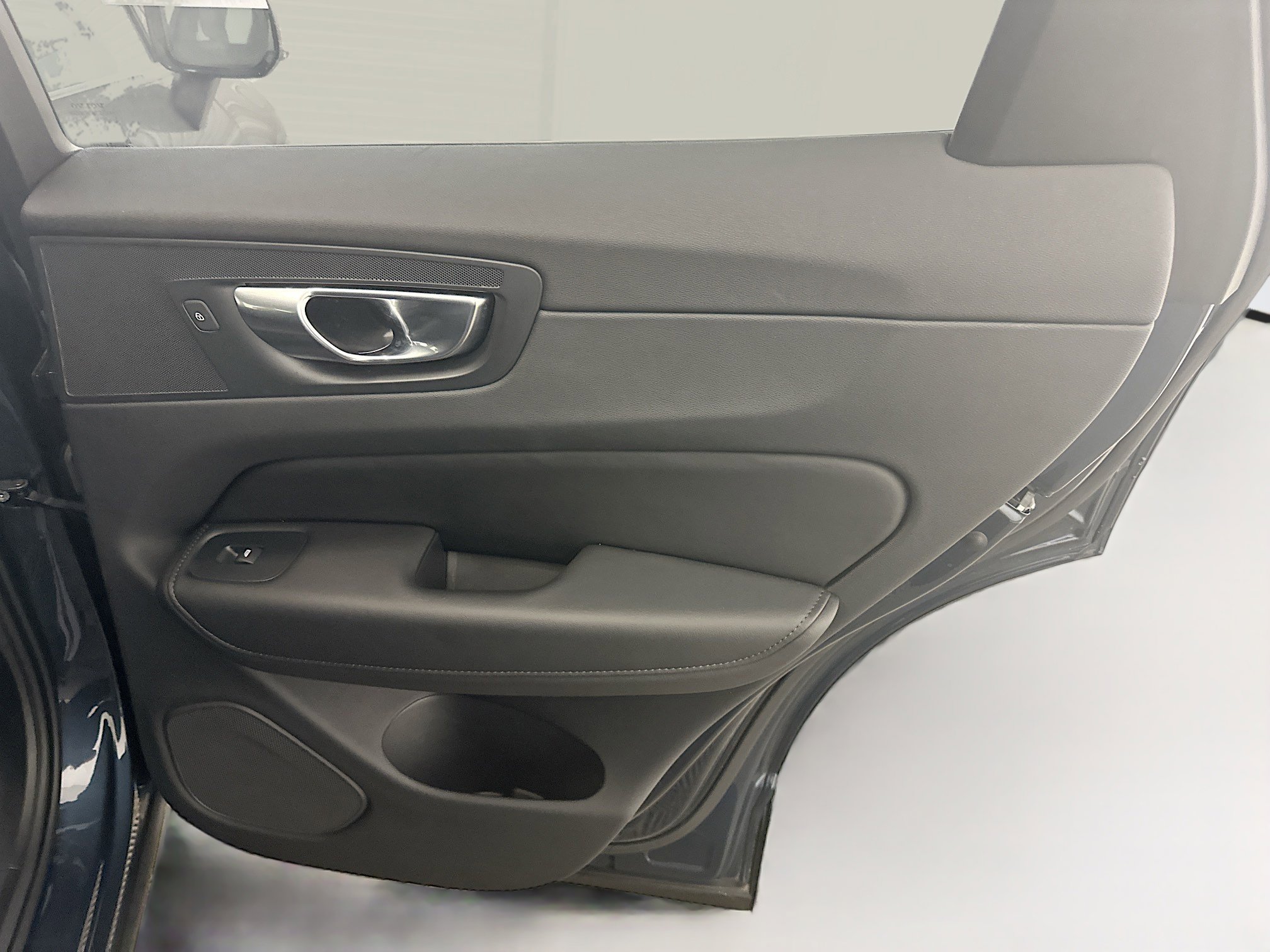 Used 2025 Volvo XC60 B5 Plus image 33