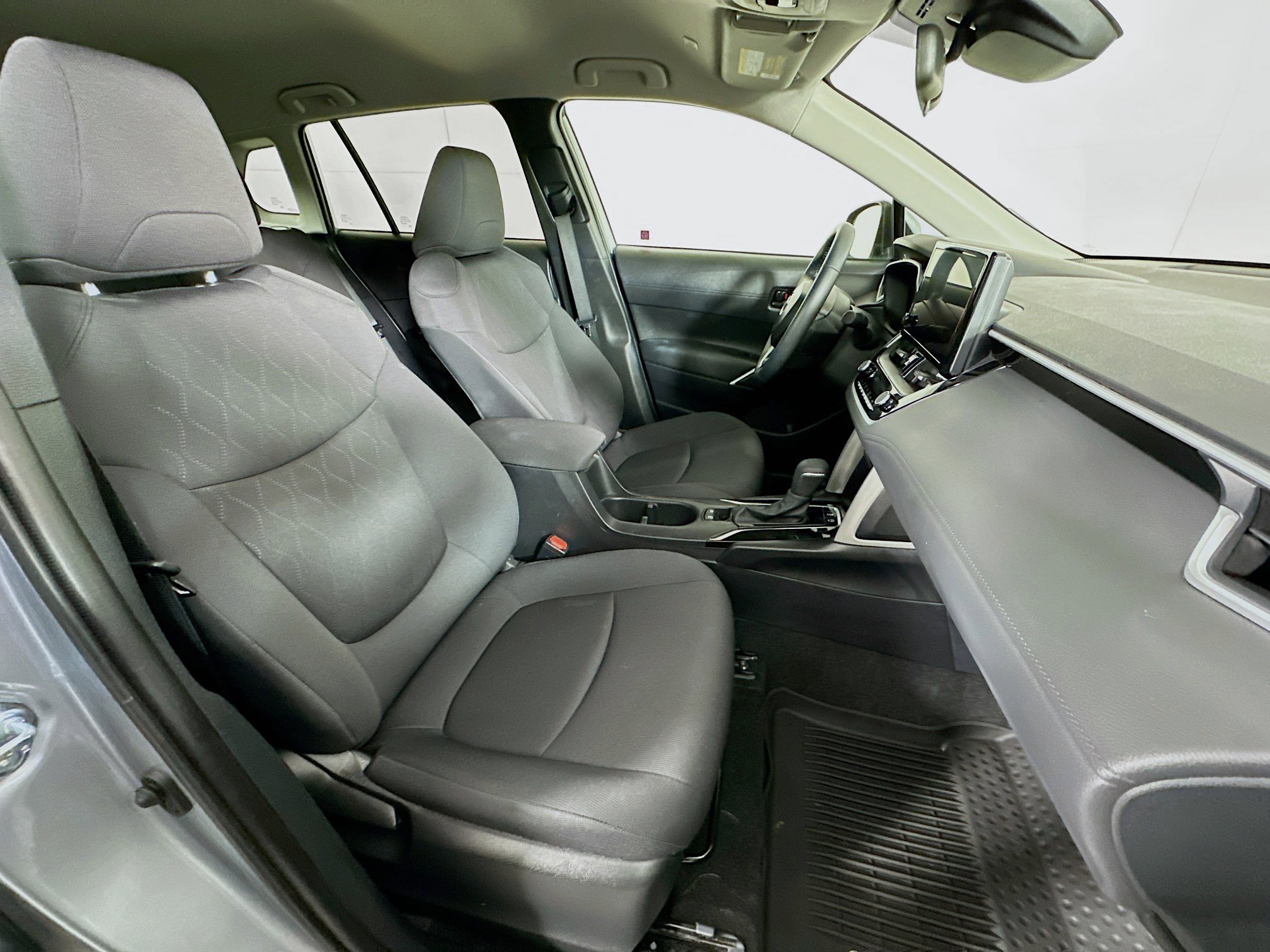 Used 2024 Toyota Corolla Cross LE w/ Black Badges Package (TMS) image 28