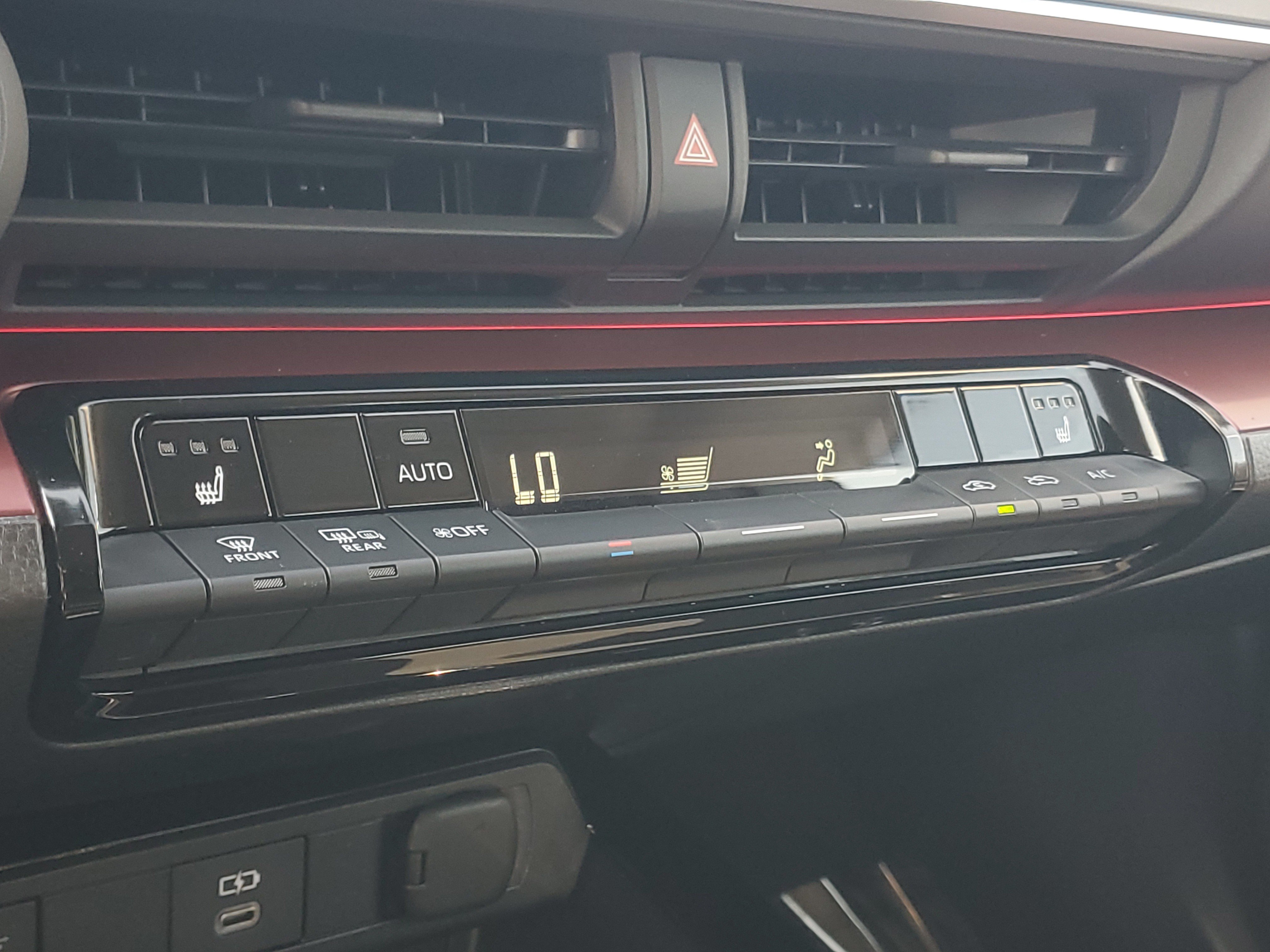 Certified 2024 Toyota Prius Prime FWD image 29