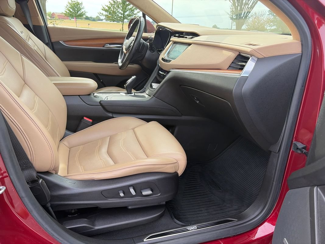 Used 2018 Cadillac XT5 Platinum w/ Driver Assist Package AWD/4WD image 14