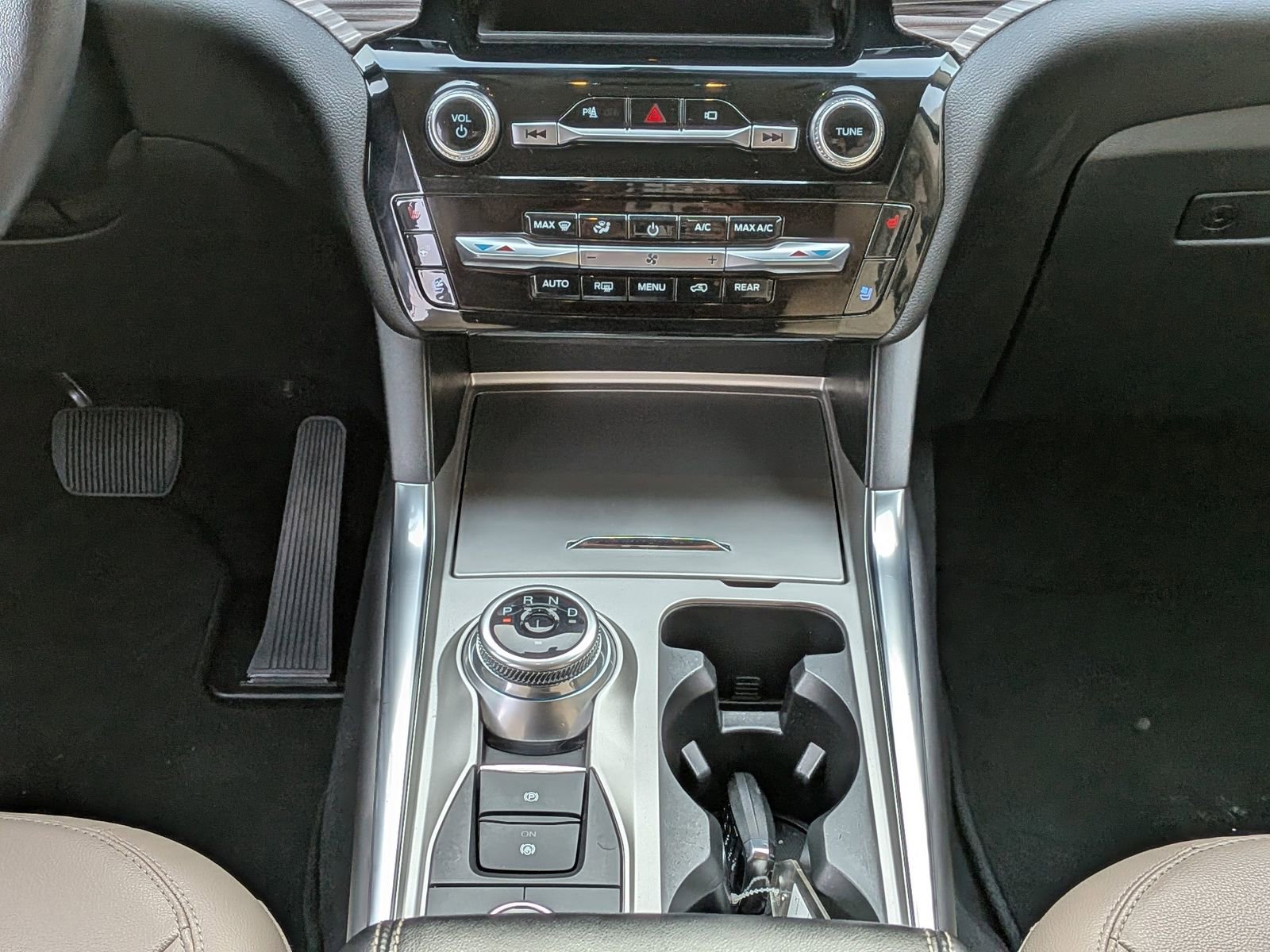 Certified 2023 Ford Explorer Limited w/ Equipment Group 301A image 21