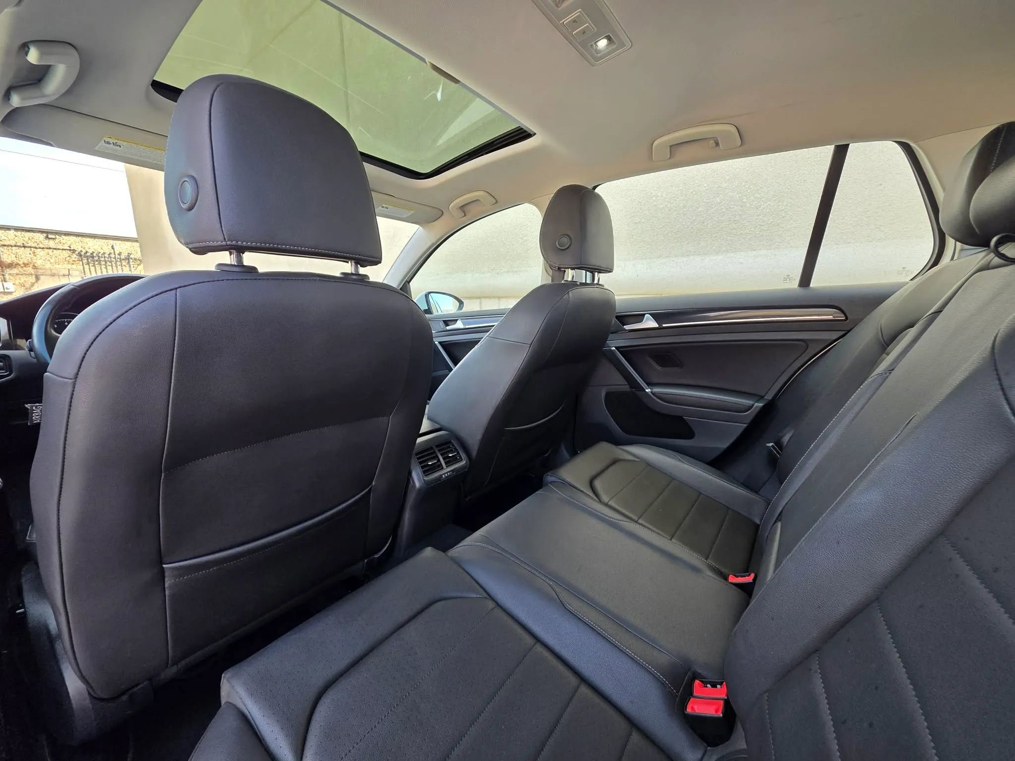 Used 2015 Volkswagen Golf S image 11