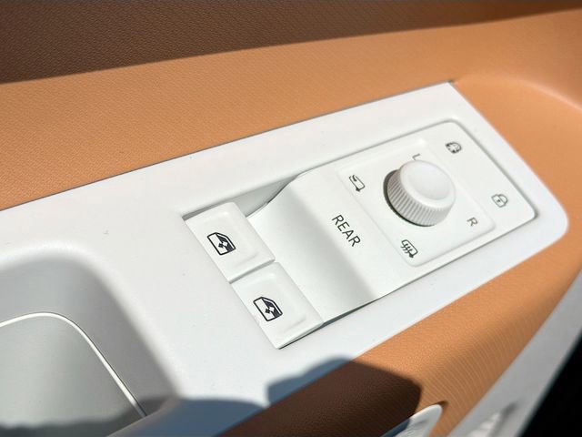 Used 2025 Volkswagen ID. Buzz Pro S Plus image 23