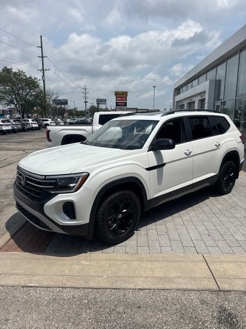 Used 2024 Volkswagen Atlas Peak Edition SEL AWD/4WD image 14