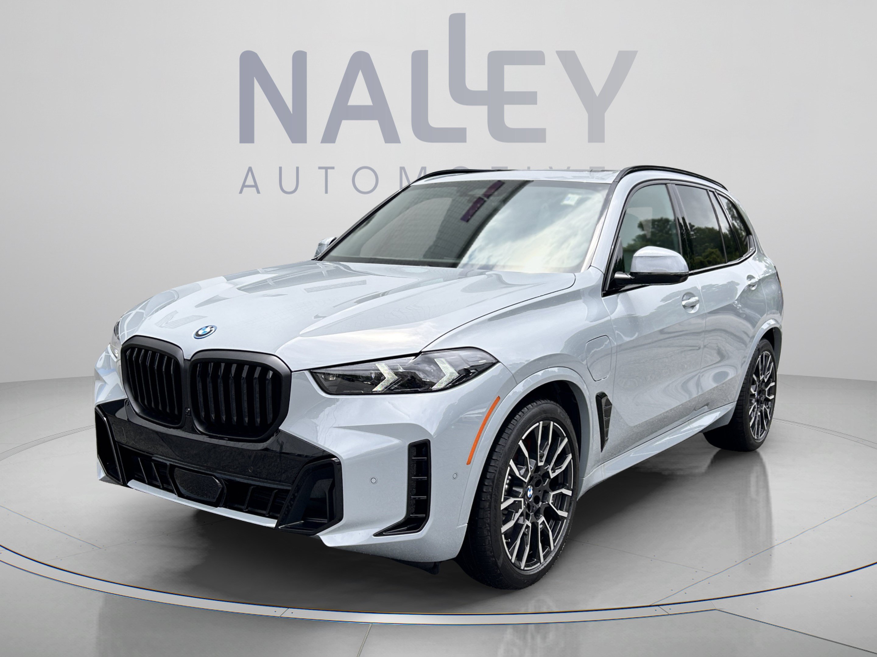 Used 2026 BMW X5 xDrive50e w/ M Sport Package AWD/4WD image 1