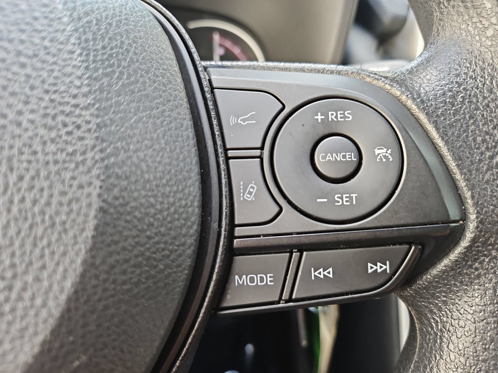 Used 2025 Toyota RAV4 LE AWD/4WD image 29