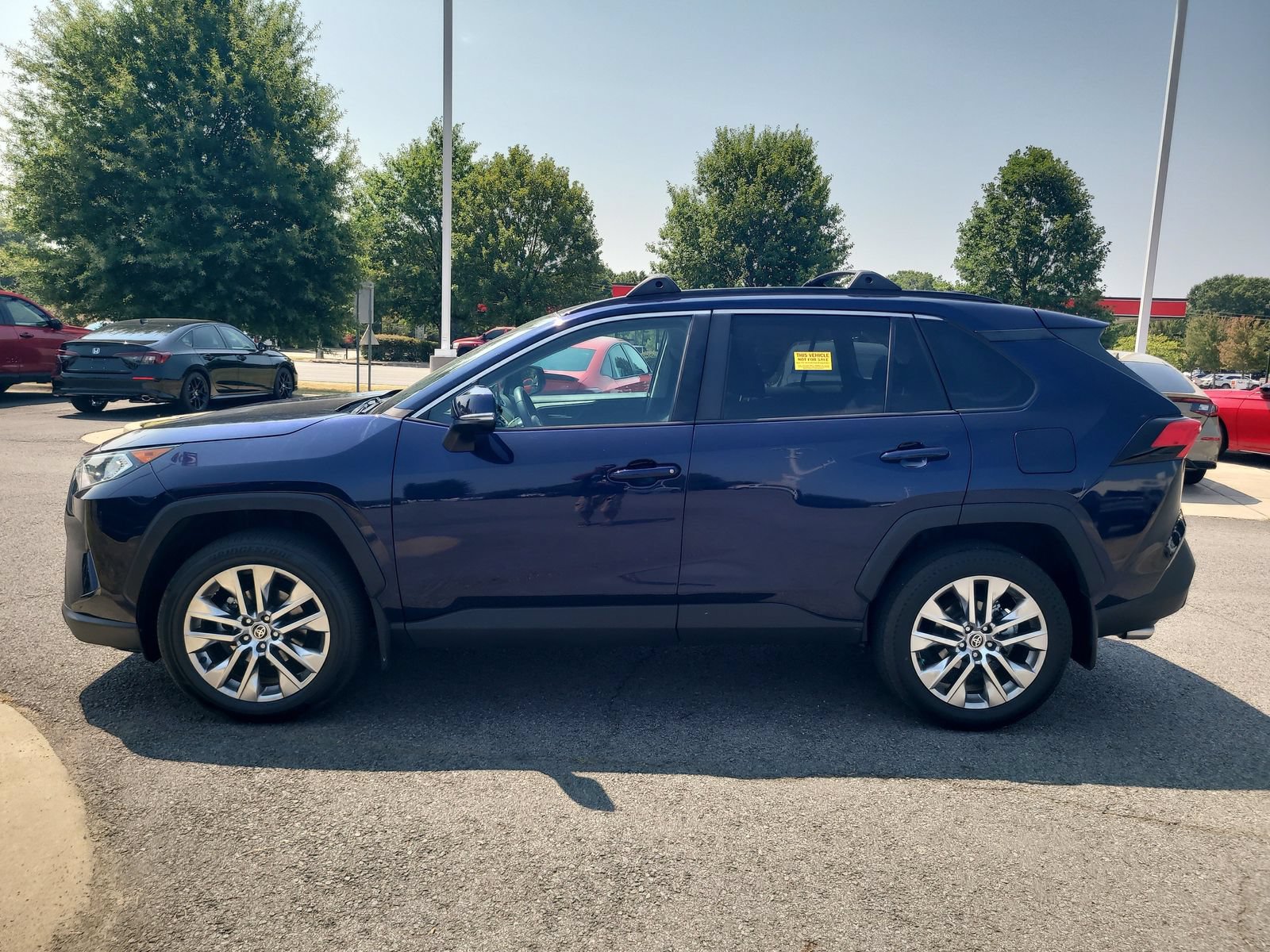 Used 2021 Toyota RAV4 XLE Premium FWD image 6