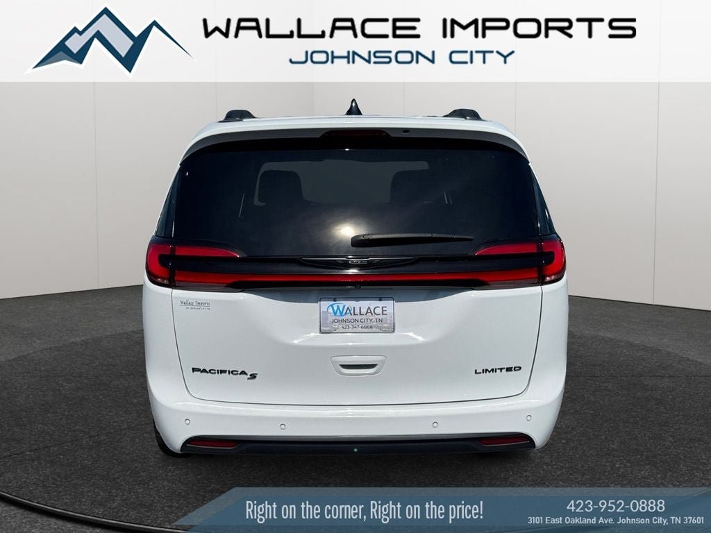 Used 2025 Chrysler Pacifica Limited FWD video 4