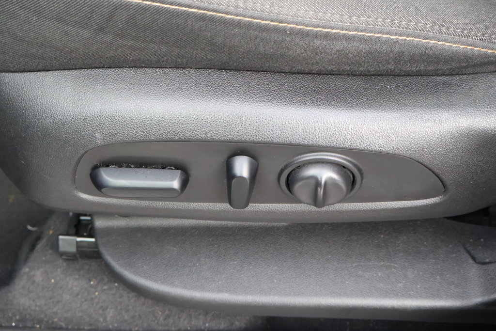 Used 2019 Chevrolet Equinox LT w/ Sun & Navigation Package FWD image 13