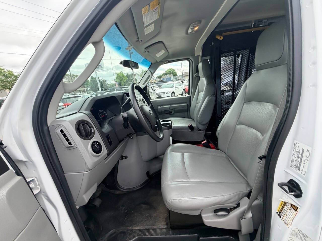 Used 2014 Ford E-250 and Econoline 250 Extended w/ Power Group RWD image 31
