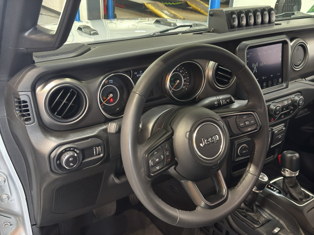 Used 2023 Jeep Gladiator Sport AWD/4WD image 15