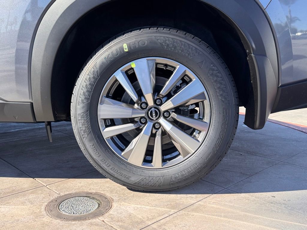 New 2025 Nissan Pathfinder SL image 9