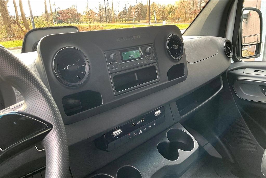 Used 2025 Mercedes-Benz Sprinter 2500 image 5