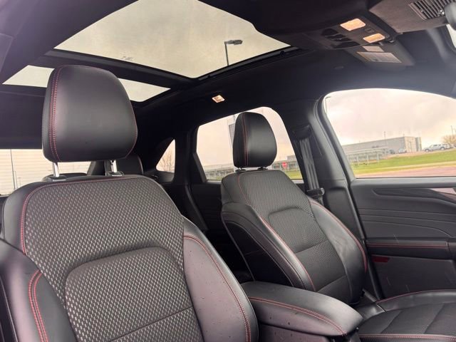 Used 2024 Ford Escape ST-Line w/ Tech Pack #1 AWD/4WD image 24