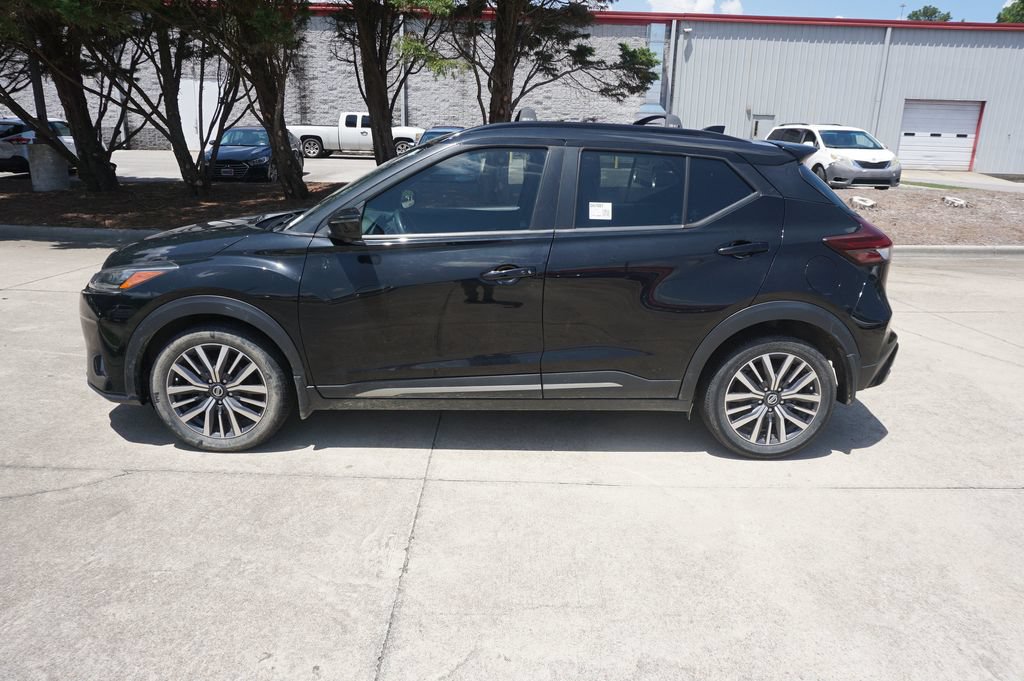 Used 2021 Nissan Kicks SR w/ Interior Electronics Package FWD image 16