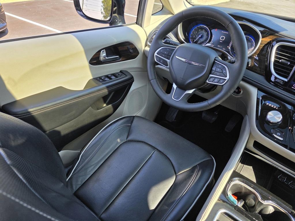 Used 2023 Chrysler Pacifica Limited image 27