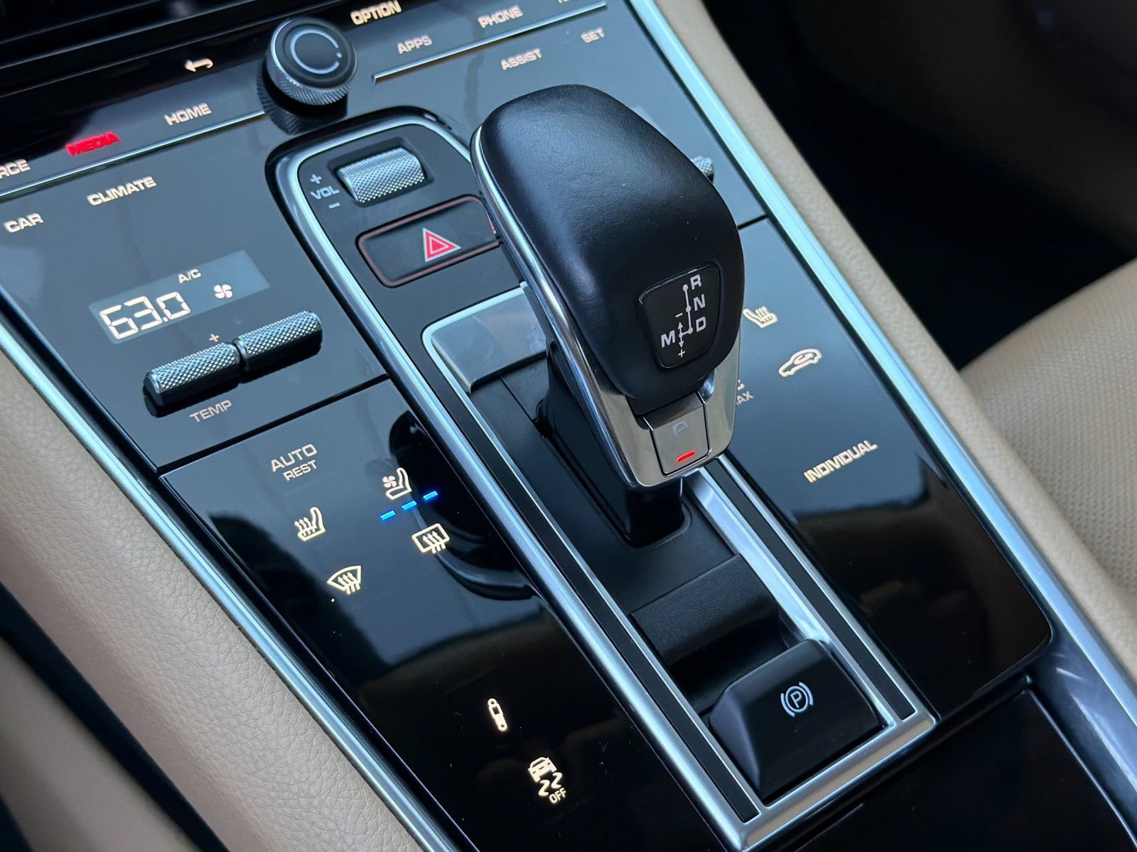Used 2023 Porsche Panamera AWD/4WD image 20