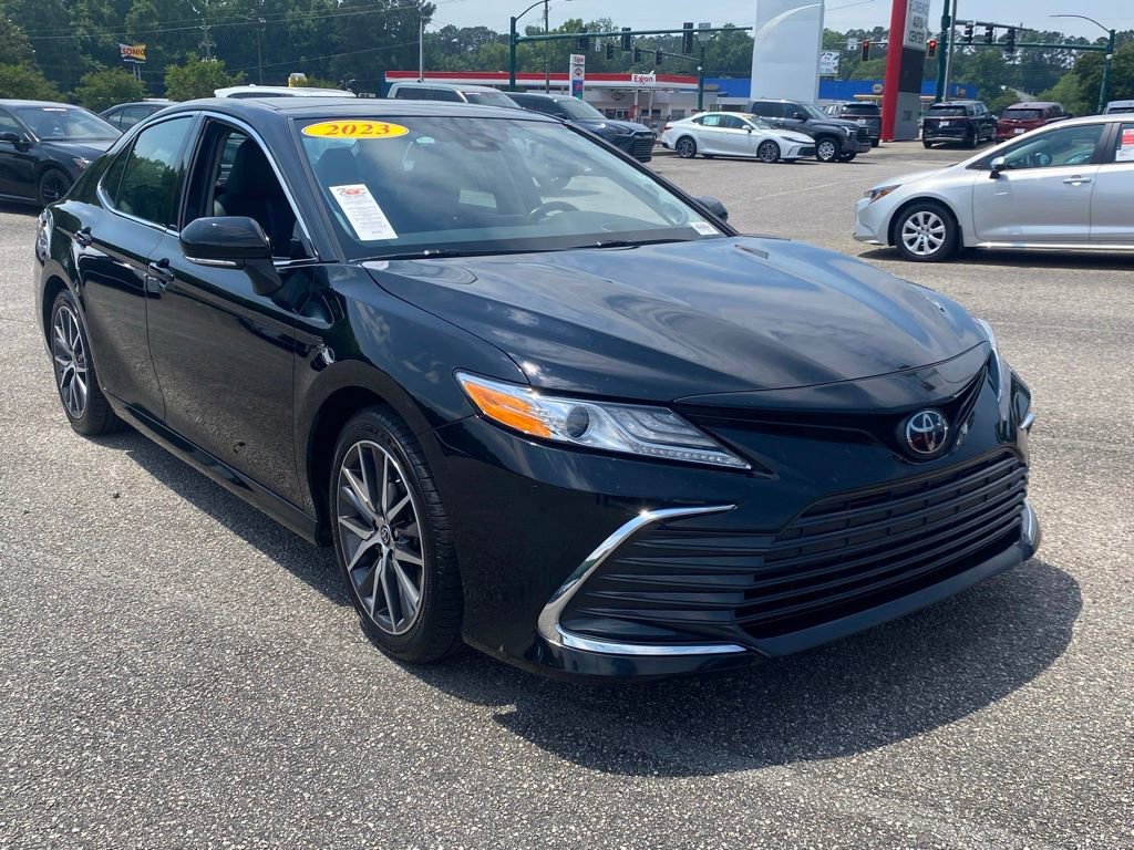 Used 2023 Toyota Camry XLE FWD image 1