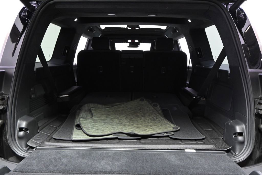 Used 2023 Rivian R1S Adventure AWD/4WD image 19