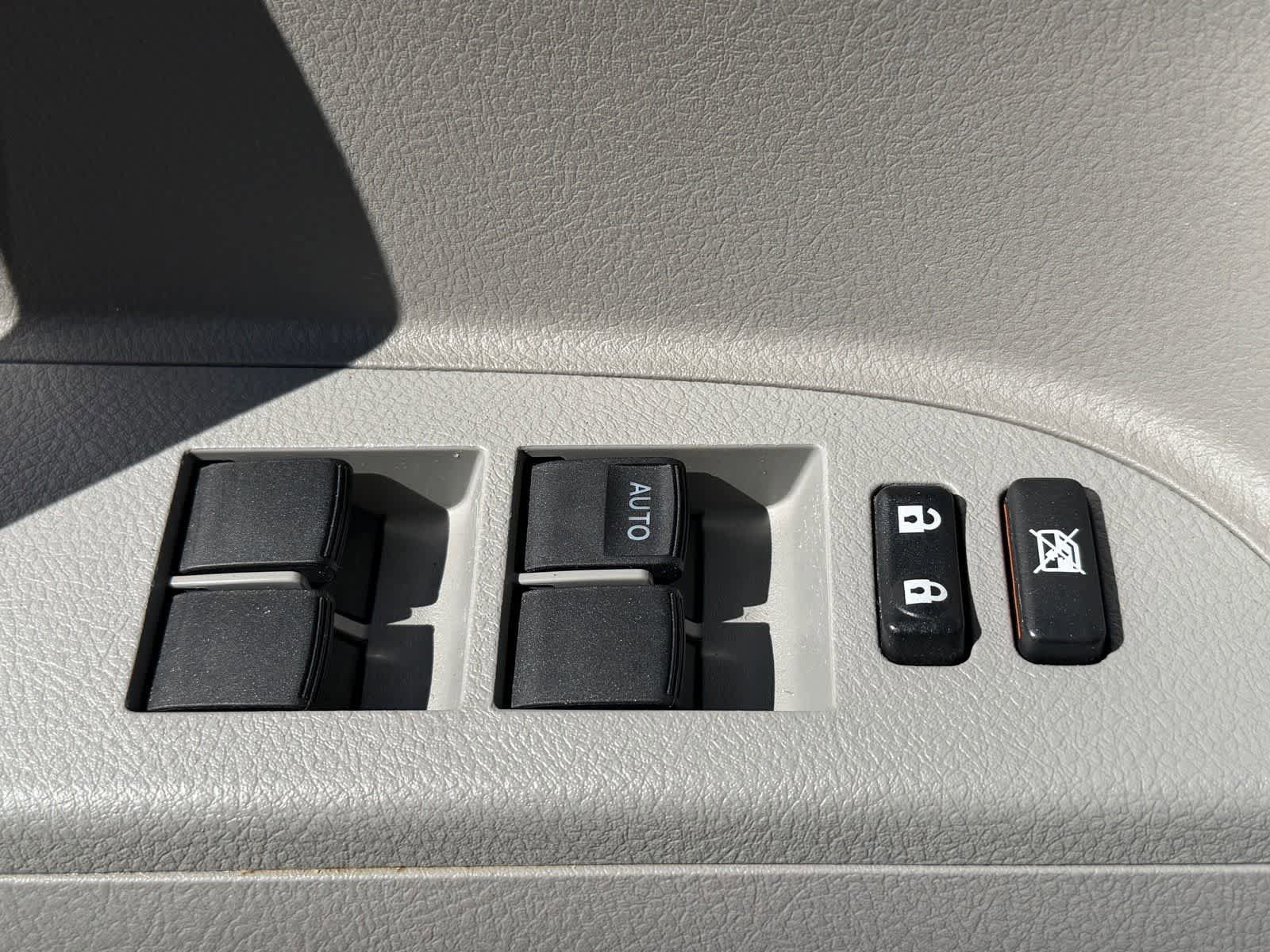 Used 2012 Toyota Highlander Limited w/ Tow Pkg AWD/4WD image 16