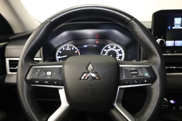 Used 2023 Mitsubishi Outlander SE image 17