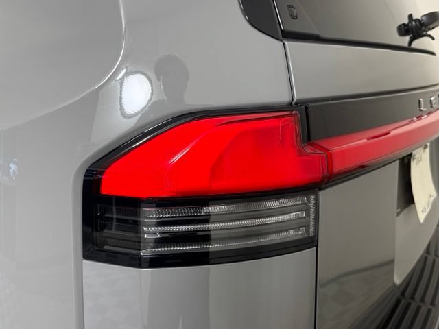 Used 2024 Lexus GX 550 w/ Accessory Package (2T) AWD/4WD image 17