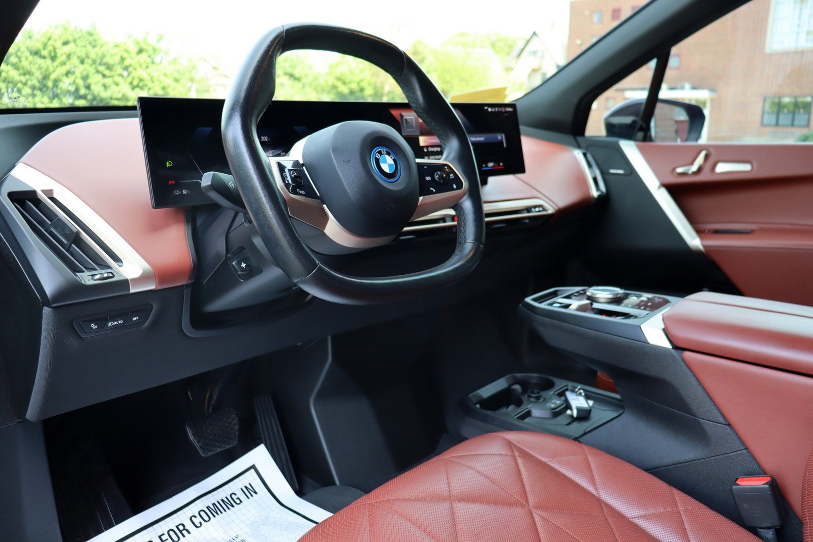 Used 2022 BMW iX xDrive50 w/ Premium Package AWD/4WD image 11