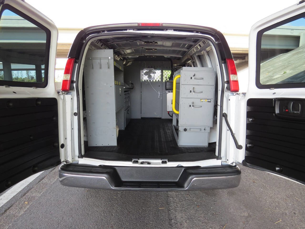 Used 2016 Chevrolet Express 3500 image 82