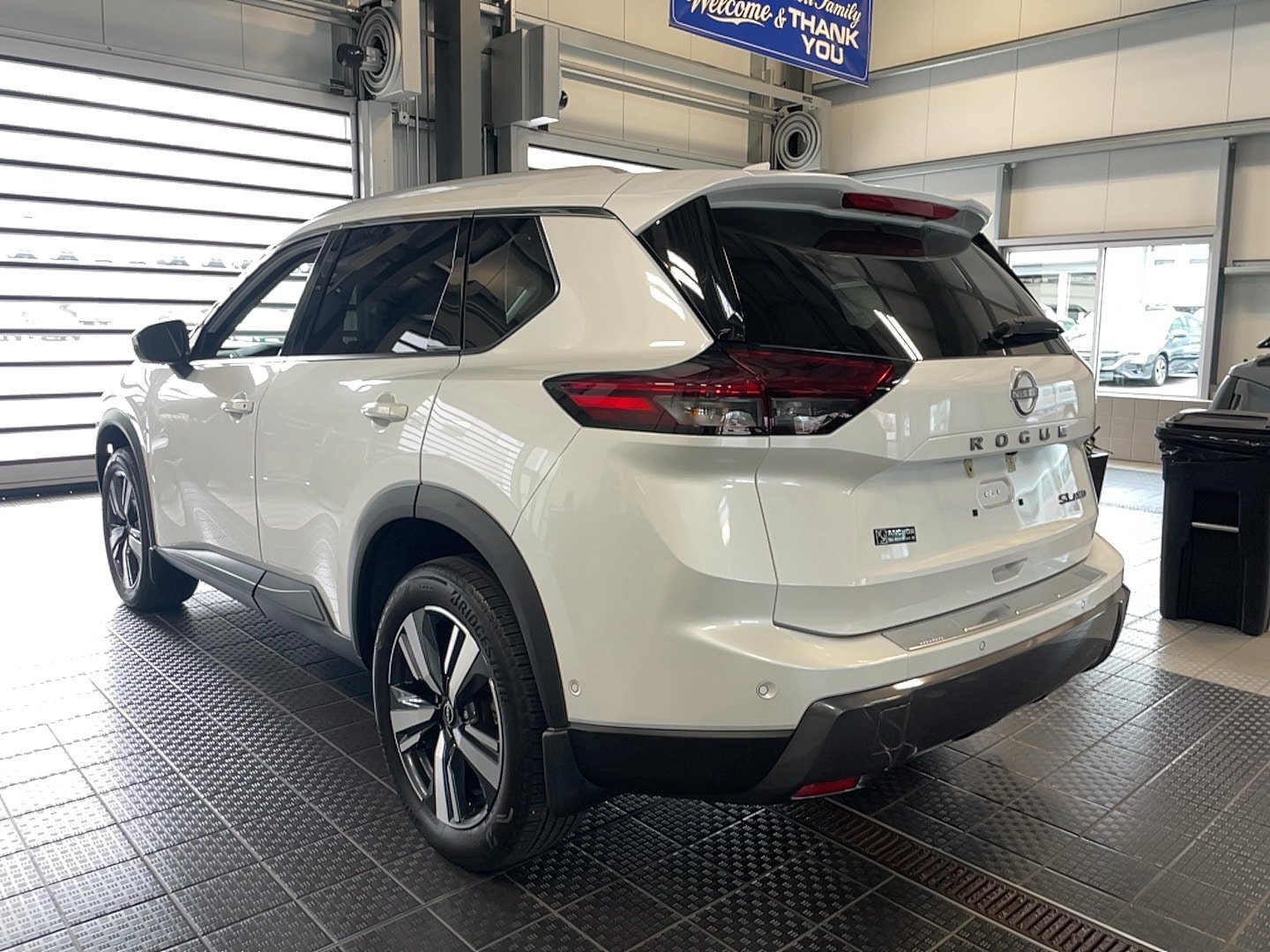 Used 2024 Nissan Rogue SL w/ SL Premium Package AWD/4WD image 19