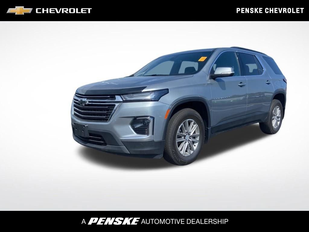 Used 2023 Chevrolet Traverse LT FWD image 1