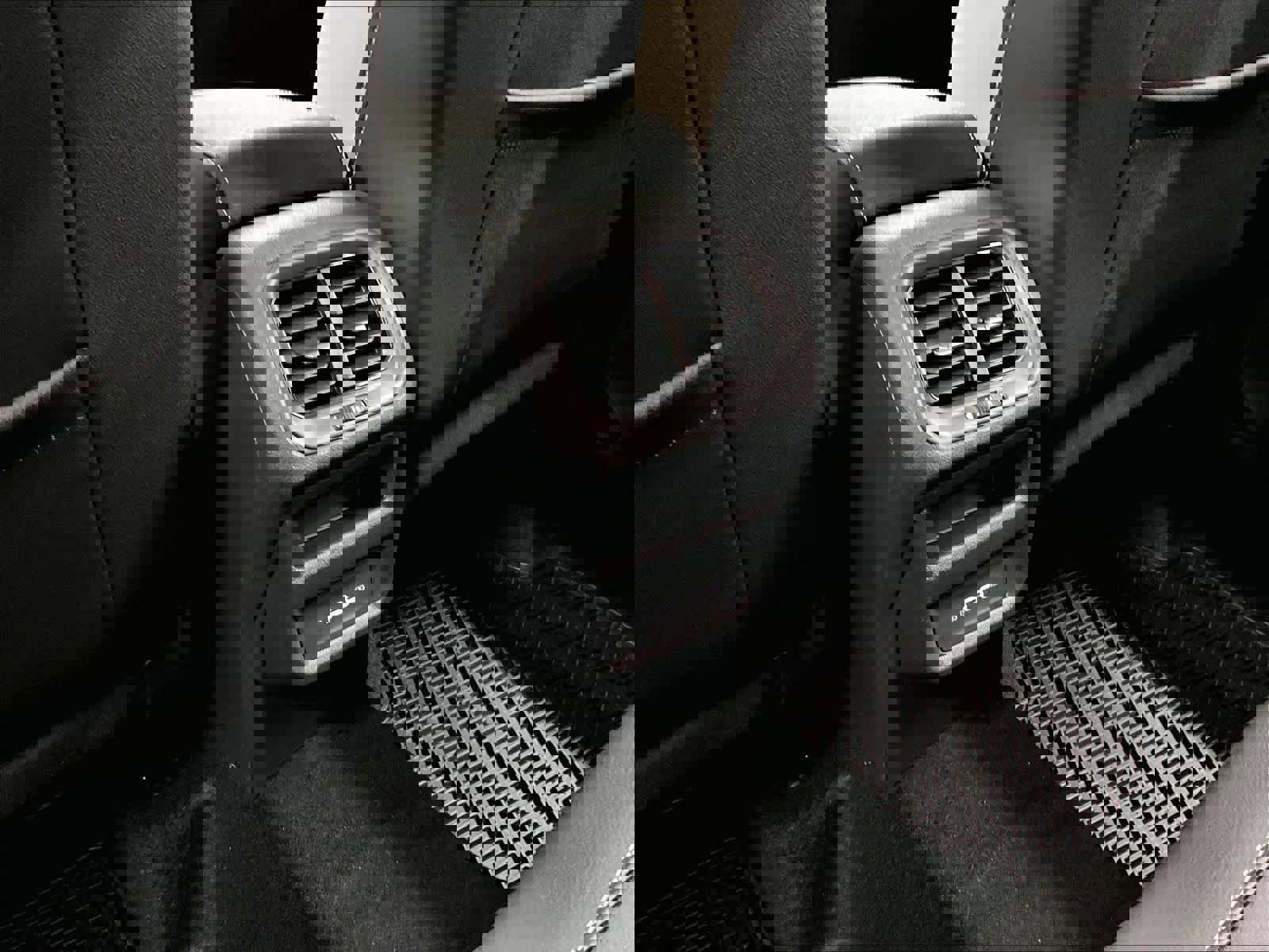 New 2026 Volkswagen Taos SE image 15