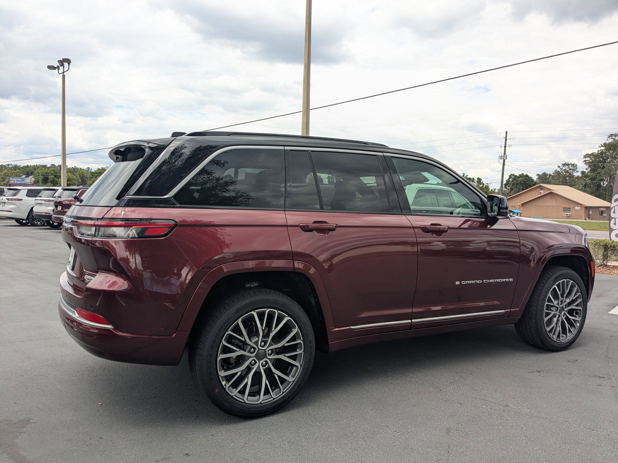 New 2026 Jeep Grand Cherokee Summit image 3