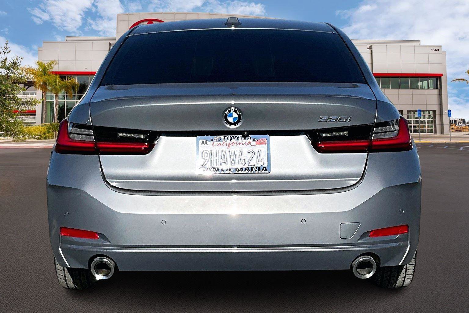 Used 2023 BMW 330i Sedan w/ Convenience Package image 4