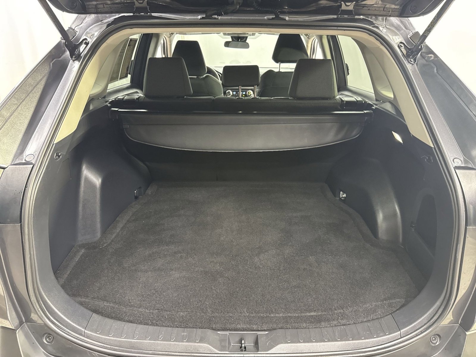 Used 2025 Toyota RAV4 LE AWD/4WD image 37