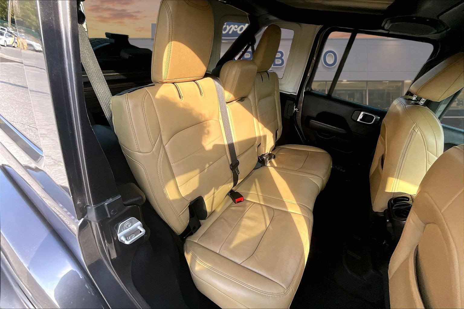 Used 2018 Jeep Wrangler Unlimited Sahara AWD/4WD image 24