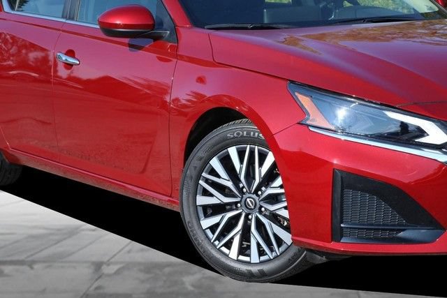 Certified 2025 Nissan Altima 2.5 SV w/ SV Premium Package FWD image 3